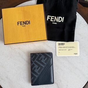 Pre-Loved Fendi Roma Vertical Card Case Print/Calf Leather